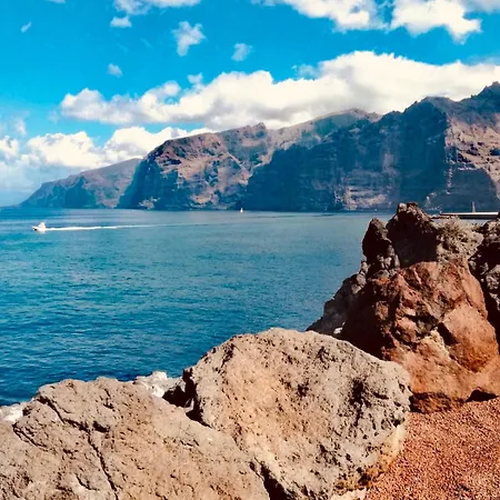 Casa Hugo - Ocean View, Quiet Pool, Fibre Net, Gigantes Daire