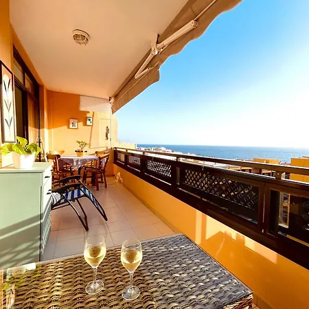 Casa Hugo - Ocean View, Quiet Pool, Fibre Net, Gigantes Daire *